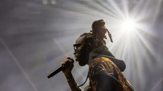 Youssoupha dieu est grande certifié single OR