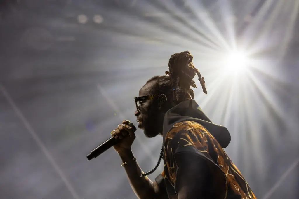 Youssoupha dieu est grande certifié single OR