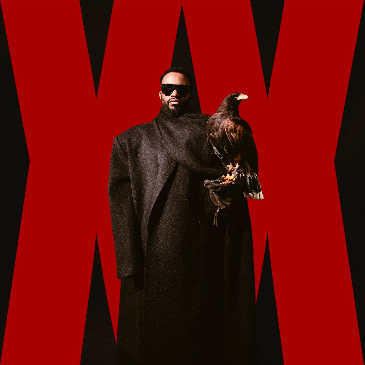 Pochette officielle de XX : silhouette noir-et-or, calligraphie romaine, le chiffre 20 transformé en totem dynastique. © Elira Music / Artside