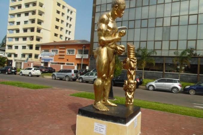 Si demain, le chasseur et les autres œuvres disparaissent, que restera-t-il ? Qui possède les œuvres qui habillent le boulevard Colonel Tshatshi ? (Tribune de Niamba Malafi) 19 b12fe9bc ba44 4a5d affe d8fcdf28cc15 1