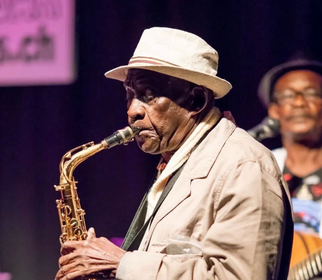 Décès à Kinshasa du célèbre saxophoniste Paul Mayena, dit May Plau : une étoile de la rumba s’éteint 17 image 38